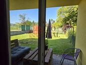 K pronájmu světlý byt 1+kk se zahradou a parkovacím stáním, cena 17000 CZK / objekt / měsíc, nabízí 
