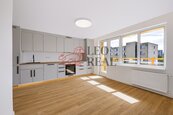 Prostorný byt po rekonstrukci, 4+kk/B/S, 81m2, P4 - Záběhlice, MHD, služby, obchody, zeleň, cena 33000 CZK / objekt / měsíc, nabízí 