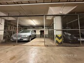 Pronájem bezpečného garážového stání v uzamykatelné kóji BrnoLesná., cena 2500 CZK / objekt / měsíc, nabízí 