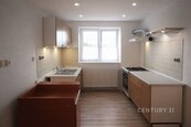 Pronájem, Bytu 2+1, 58m2, s balkonem a sklepem, ul. Nádražní v Jindřichově Hradci, cena 12500 CZK / objekt / měsíc, nabízí 