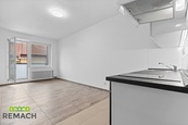Pronájem, byt 1+kk, 28 m2, Uherské Hradiště, centrum, cena 9700 CZK / objekt / měsíc, nabízí 