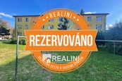 Prodej bytu 1+1 se zasklenou lodžií o velikosti 37 m2 v Karviné - Ráji na ulici Ciolkovského, cena cena v RK, nabízí REALini nemovitosti s.r.o.