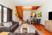 Exkluzivní mezonet 3+kk v první řadě s výhledem na marínu, cena 5990000 CZK / objekt, nabízí 