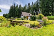 Luxusní dům se dvěma apartmány a rozsáhlými pozemky uprostřed přírody Vřesná, cena cena v RK, nabízí 