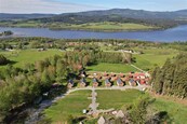 Zasíťovaný pozemek s výhledem na vodu 550m2 - Horní Planá, cena 4590000 CZK / objekt, nabízí 