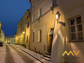 Pronájem atypického bytu 2+kk, 36 m2 + galerie 8 m2, Hradec Králové - centrum.