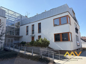 Pronájem nadstandardního bytu 4+kk, 95 m2, Hradec Králové - u Biřičky.