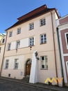 Pronájem atypického bytu 2+kk, 36 m2 + galerie 8 m2, Hradec Králové - centrum.