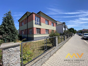 Pronájem atypického podkrovního bytu 2+kk, 65 m2, Hradec Králové - centrum, ul. Nerudova.