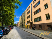 Pronájem prostorného bytu 3+1, 98 m2 s balkonem, Hradec Králové - ul. Nerudova.