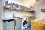 Pronájem podkrovního apartmánu 1+kk o rozloze 98 m2 v centru Hradce Králové - Malé náměstí.