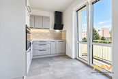 Pronájem nově rekonstruovaného bytu 2+1, 55 m2 s balkonem - Hradec Králové, třída SNP, cena 16000 CZK / objekt / měsíc, nabízí Miroslav Vodehnal, Realitní kancelář