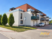 Pronájem bytu 2+kk s balkonem a 2 parkovacími místy, 66 m2, Hradec Králové - Svobodné Dvory.