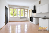 Pronájem prostorného bytu 3+1, 98 m2 s balkonem, Hradec Králové - ul. Nerudova.