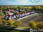 Prodej novostavby rodinného domu s užitnou plochou 192 m2, s dispozicí 4+kk, technická místnost, prádelna, 4 x parkovací stání, soukromá zahrada, Lužec nad Vltavou, cena 9990000 CZK / objekt, nabízí 