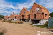 Prodej novostavby rodinného domu s užitnou plochou 142 m2, s dispozicí 4+kk, technická místnost, prádelna, 2 krytá parkovací stání, soukromá zahrada, Lužec nad Vltavou, cena 9419500 CZK / objekt, nabízí 