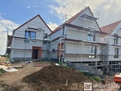 Prodej novostavby rodinného domu s užitnou plochou 192 m2, s dispozicí 4+kk, technická místnost, prádelna, 4 x parkovací stání, soukromá zahrada, Lužec nad Vltavou, cena 10299000 CZK / objekt, nabízí 