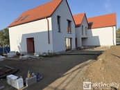 Prodej novostavby rodinného domu s užitnou plochou 192 m2, s dispozicí 4+kk, technická místnost, prádelna, 4 x parkovací stání, soukromá zahrada, Lužec nad Vltavou, cena 9990000 CZK / objekt, nabízí 