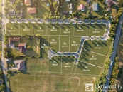 Prodej stavebního pozemku 990 m2, Vojkov, kompletní inženýrské sítě, nová komunikace, hypotéka možná., cena 3700620 CZK / objekt, nabízí 