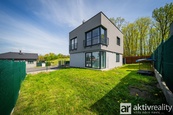 Prodej moderního domu 5+kk u lesa, Neratovice - Lobkovice, cena 13990000 CZK / objekt, nabízí 