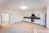 Pronájem slunného bytu s předzahrádkou, 2+kk, 65m2 - Neratovice, Ul.Školní, cena 15500 CZK / objekt / měsíc, nabízí 