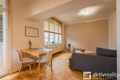 Pronájem velmi příjemného bytu 2+1, 67 m2 se dvěma balkony, ul. Dr.E.Beneše Neratovice, cena 17900 CZK / objekt / měsíc, nabízí 