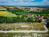 Prodej kompletně zasíťovaného pozemku ve Strážnici u Mělníka, 1.607 m2, cena 4950000 CZK / objekt, nabízí Aktivreality
