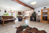 Prodej stylové rekonstruované usedlosti se dvěma bytovými jednotkami a stodolou, pozemek 1 654 m2, Skomelno, okres Rokycany