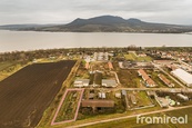 Prodej komerčního pozemku 2 465 m2, Strachotín, cena 6900000 CZK / objekt, nabízí 