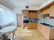 Pronájem prostorného bytu, s balkonem a krbem- 2+1, 102 m2 , ul. Korunní, Ostrava - Mariánské Hory, cena 14000 CZK / objekt / měsíc, nabízí