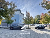 Pronájem prostor 57 m2 v Domě zdraví Hlučín - ordinace, fyzioterapie, kancelář | výtah, klimatizace, parkování, cena 12500 CZK / objekt / měsíc, nabízí Real Reality Klíč