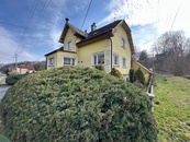 Prodej rodinného domu 4+1, se zahradou 2415m2, v obci Tomíkovice., cena 3390000 CZK / objekt, nabízí COREACT reality s.r.o.