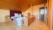 Prostorný rodinný dům 5+1 v Hradešíně - klid, soukromí a skvělá dostupnost do Prahy, cena 20490000 CZK / objekt, nabízí