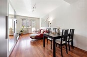 Krásný byt 2+1 se zasklenou lodžií v žádané lokalitě Ostrava - Poruba, cena 3475000 CZK / objekt, nabízí