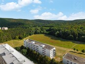 Prodej prostorného bytu 4+kk, 102 m2 s velkou terasou a výhledem do přírody - obora Holedná na ulici Vrbovecká, BrnoBystrc, cena 13990000 CZK / objekt, nabízí 