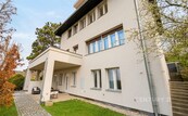 Prodej výjimečné prvorepublikové vily s pozemkem 8 160 m2, obec Nosislav, cena 26940000 CZK / objekt, nabízí 