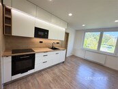 Pronájem moderně zrekonstruovaného bytu 3+kk, 62 m2, balkon, Brno-Bystrc, ul. Štouračova, cena 21500 CZK / objekt / měsíc, nabízí 