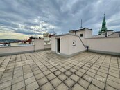 Nádherný střešní byt 3+kk 79 m2 se střešní terasou 116 m2 na ul. Panská 12