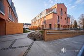 Pronájem 1+kk, 37 m2, Na Návsi, Praha 9 - Dolní Měcholupy, cena 14400 CZK / objekt / měsíc, nabízí 