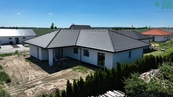 Prodej rodinného domu 179 m2 + garáž 49 m2, pozemek 899 m2, Hrotovice, cena 12490000 CZK / objekt, nabízí J-M reality