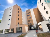 Pronájem krásného a velkého bytu 3+kk - 86 m2 - s terasou, novou kuchyní a parkovacím stáním, cena 23000 CZK / objekt / měsíc, nabízí 