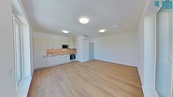 Pronájem moderního bytu 2+kk, 54 m2, s velkou terasou 14,5 m2, Rezidence Modřínová, Třebíč, cena cena v RK, nabízí 