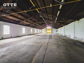 Skladová hala 745 m2 a skladové volné zpevněné prostory v Rokycanech v blízkosti dálnice D5.