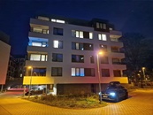 Novostavba bytu 2+kk s lodžií a parkovacím stáním v historickém centru města Plzně