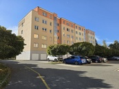 Pronájem útulného bytu 2+kk s obytnou plochou 42 m2 a parkovacím stáním v klidné lokalitě v Plzni
