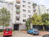 Pronájem bytu 2+kk s parkovacím stáním v uzavřeném dvoře, Plzeň, cena 14000 CZK / objekt / měsíc, nabízí 