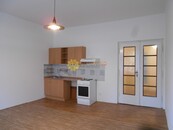 Pronájem pěkného cihlového bytu 1+1 / 47m2/ s balkónem v centru Hradce Králové, cena 11000 CZK / objekt / měsíc, nabízí