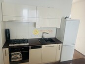 Pronájem zrekonstruovaného bytu 2+kk s lodžií, cena 15000 CZK / objekt / měsíc, nabízí 