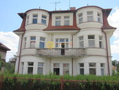Pronájem bytu 2+1 s balkonem, klidná část HK, cena 14000 CZK / objekt / měsíc, nabízí 