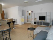 Pronájem pěkného bytu 1+KK /35m2/ v klidné části Hradce Králové, cena 11000 CZK / objekt / měsíc, nabízí 
